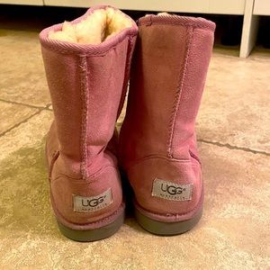Women’s Classic pink UGGs boots size 6